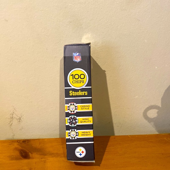NFL Licensed Pittsburgh Steelers Poker Chips 100 chips casino style tray & 11.5g - Picture 2 of 6